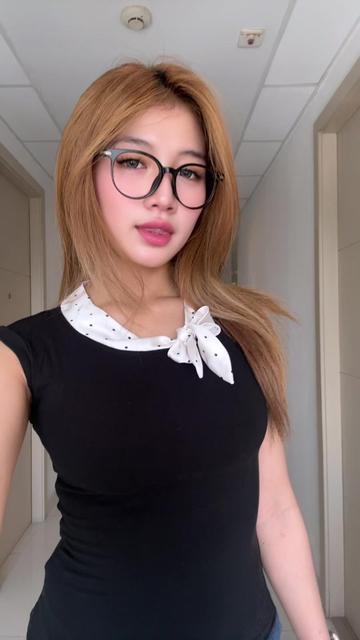 @😀
