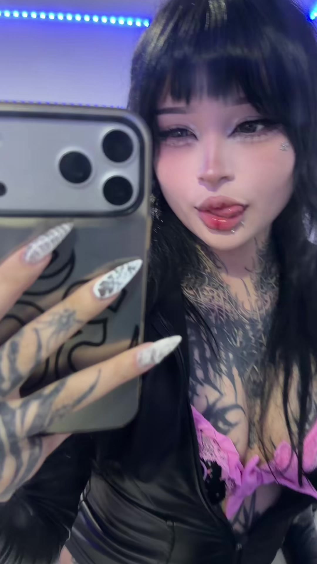 @u4e