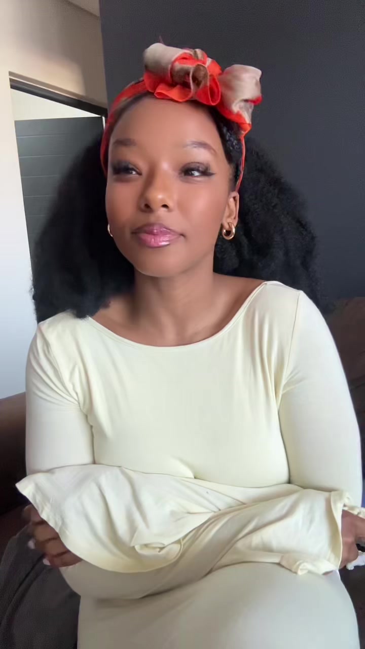 @KhanyaMzobe