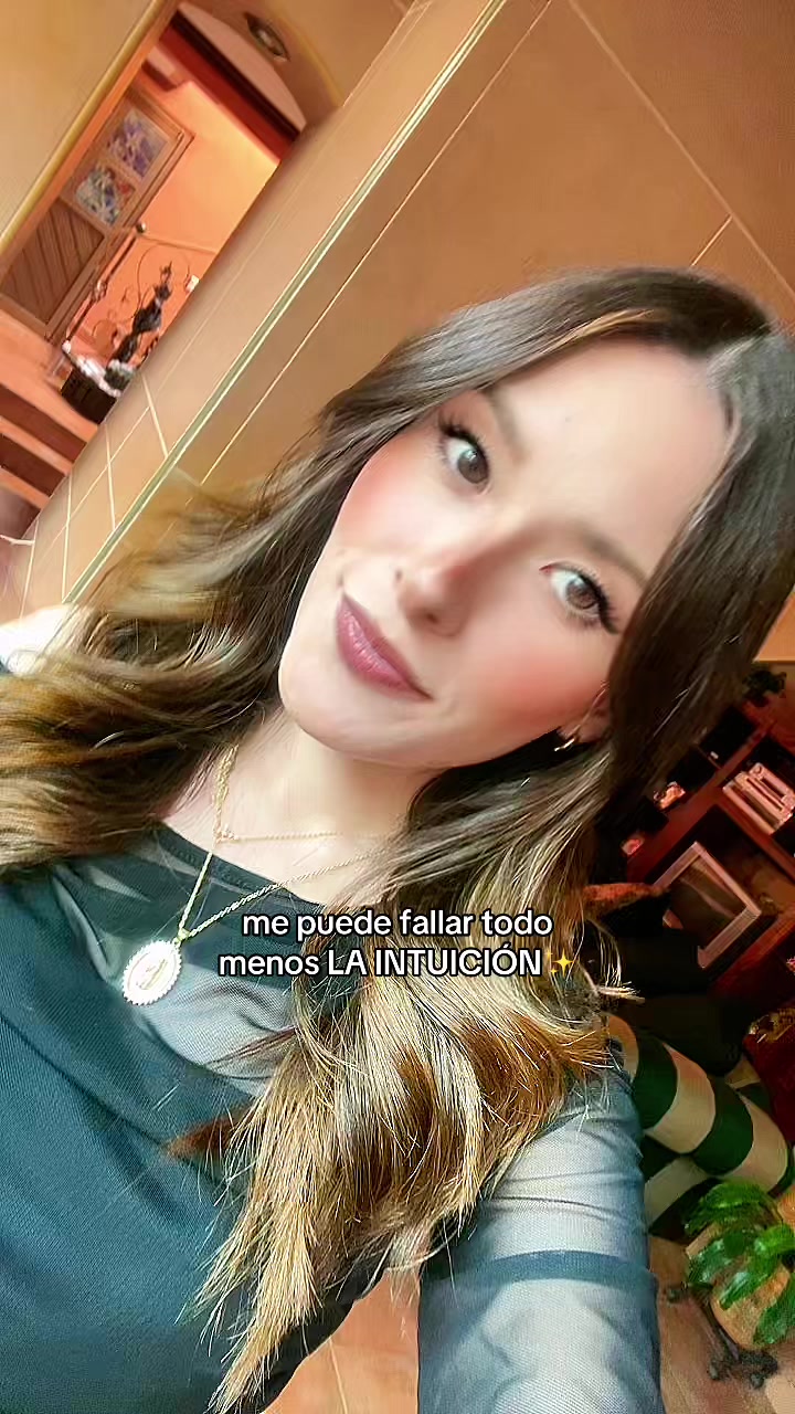 @VICKY ROMA