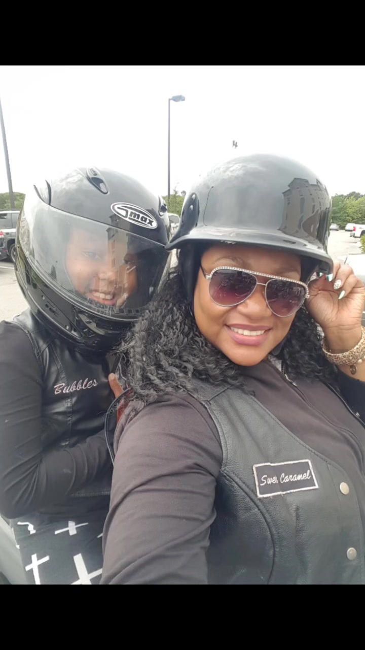 @Rhinestonedivas