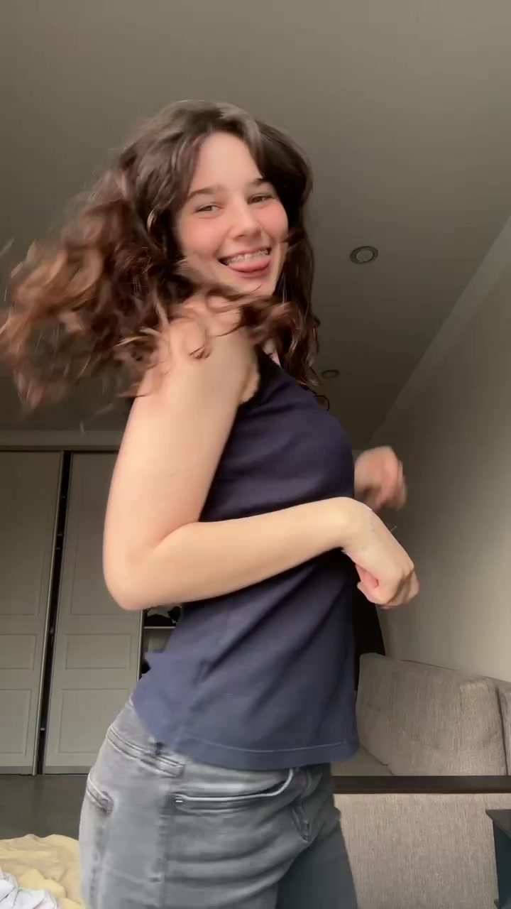 @😼