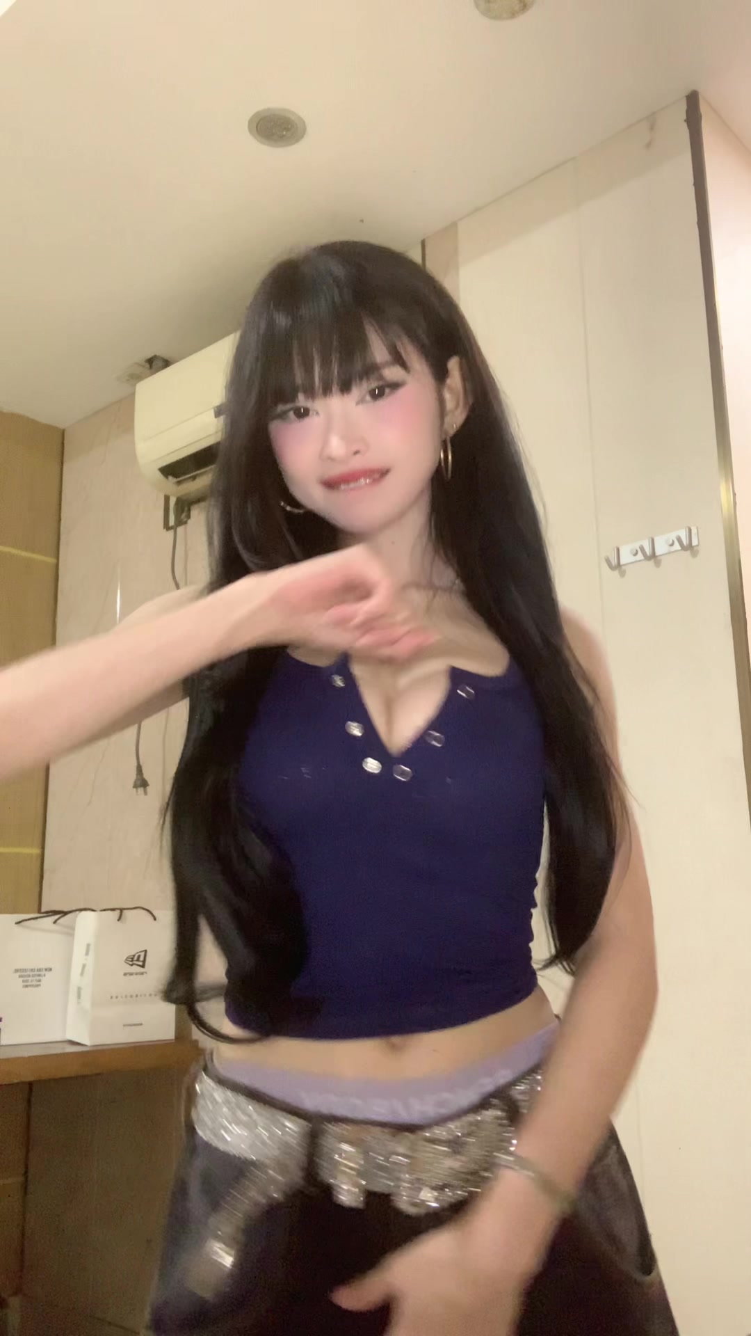 @Yve ⦮ ⦯ ⟆