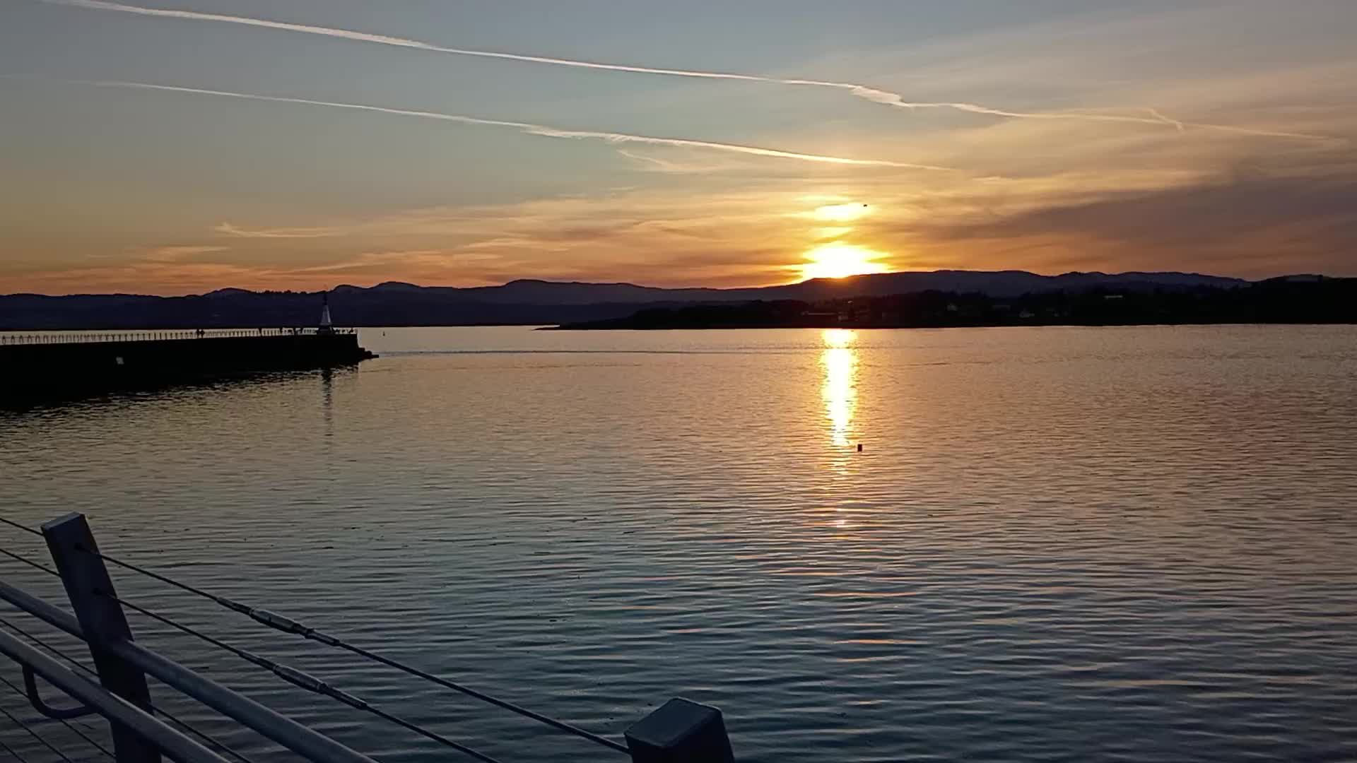 @SunsetWanderer🌅