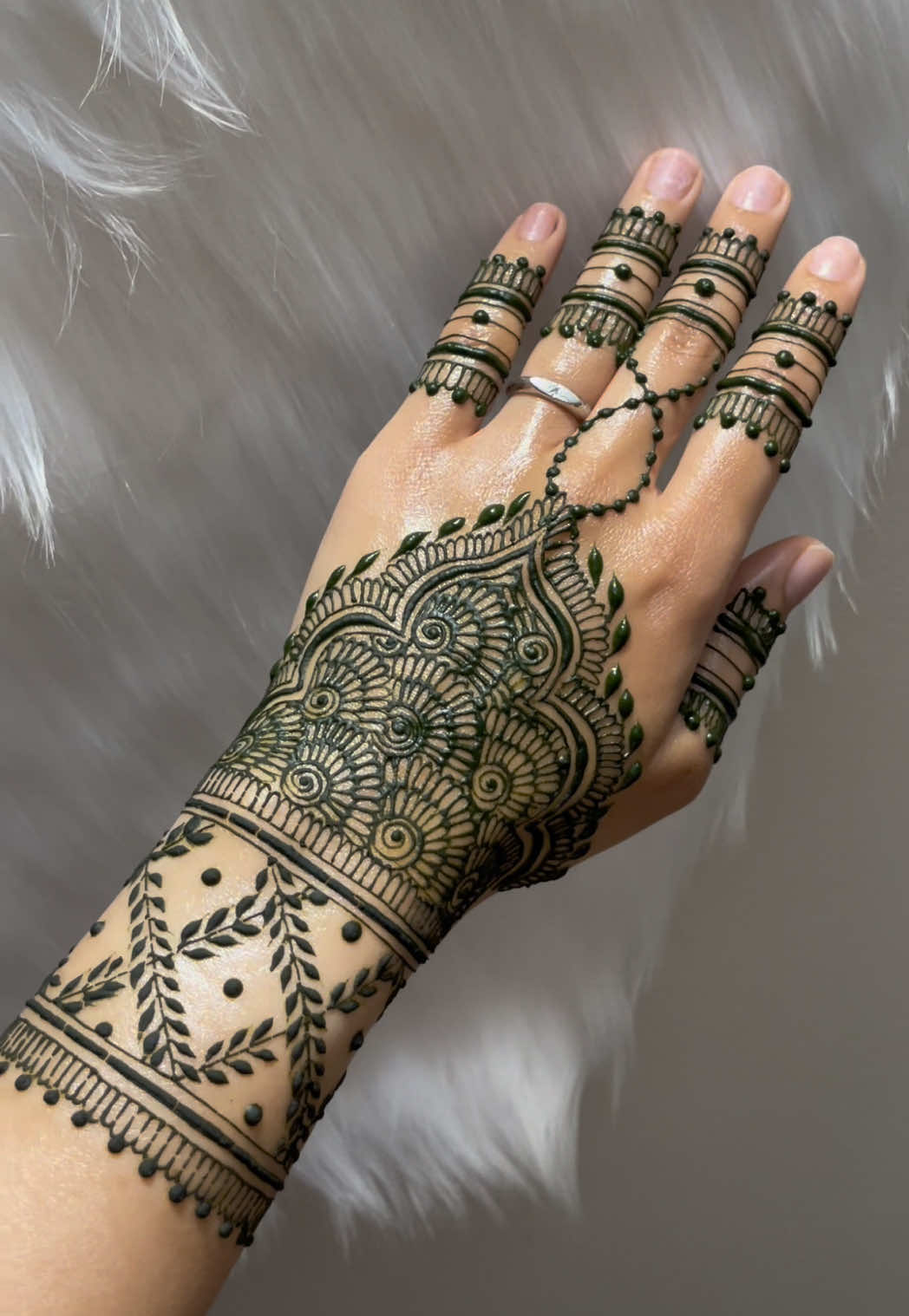 @charmsofmehandi