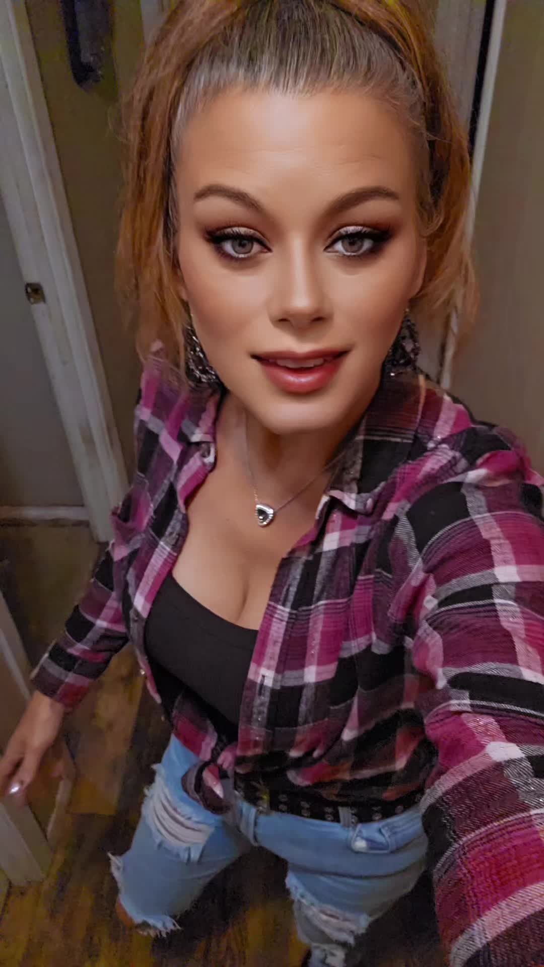 @Foxyroxy