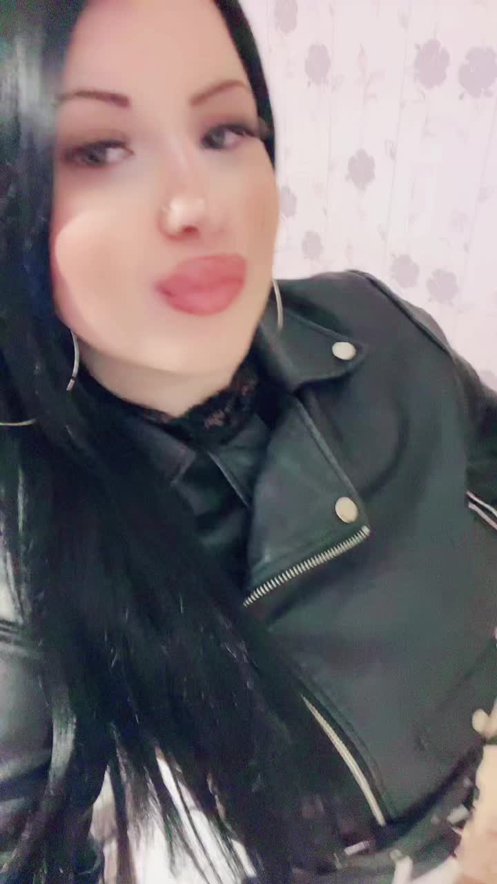 @elis_ queen_20