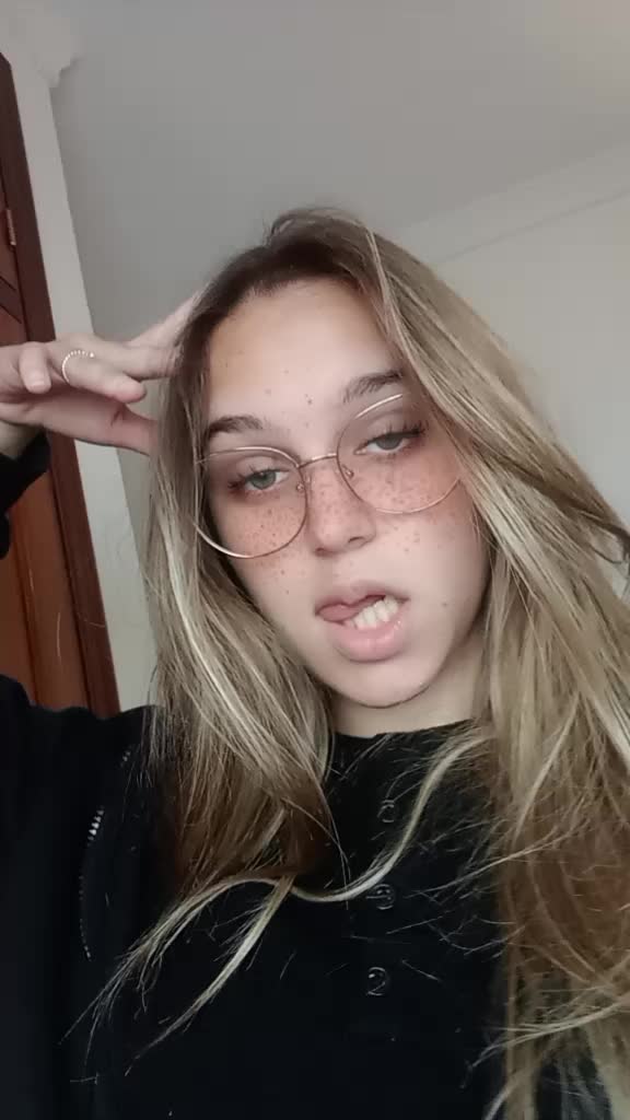 @Claauudiia01