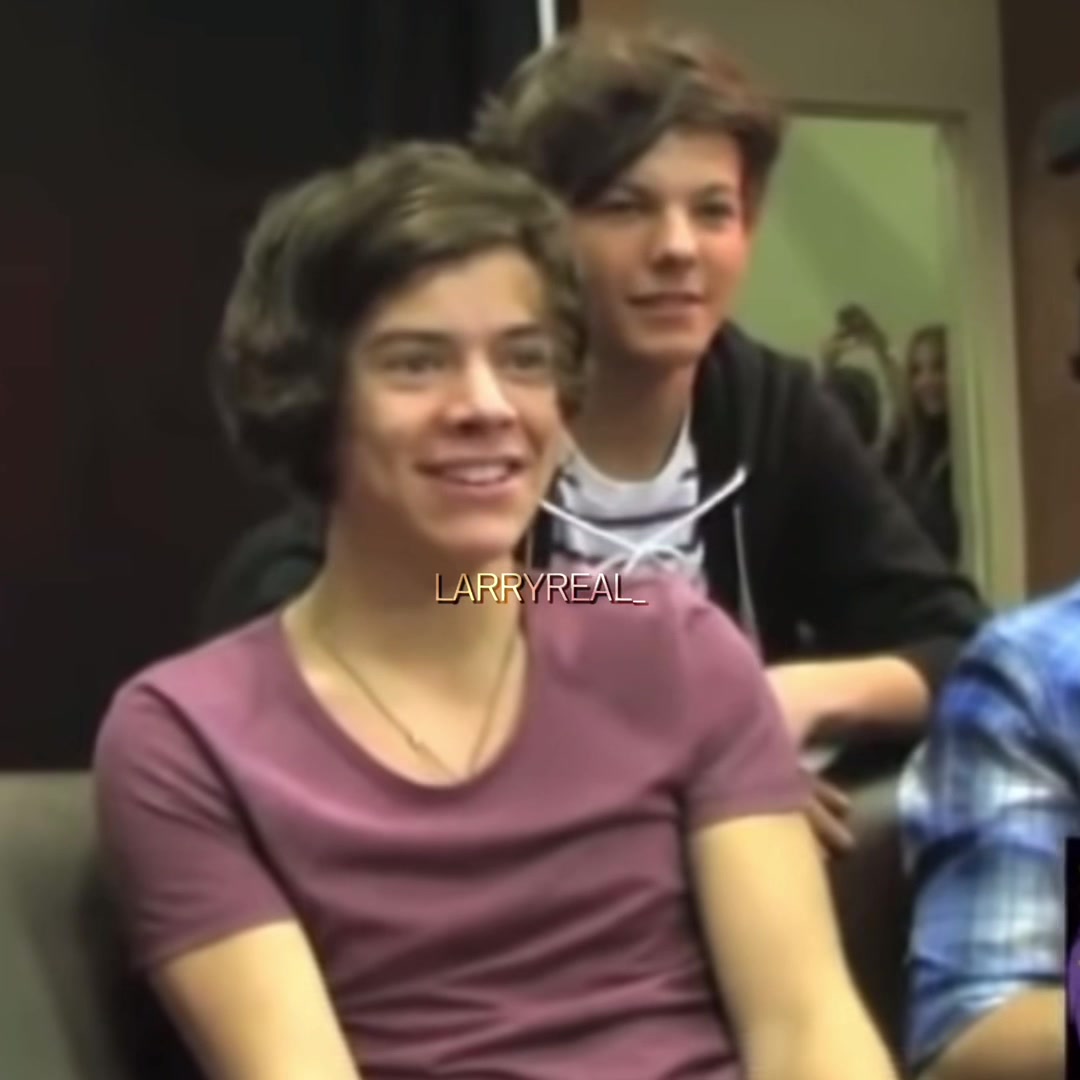 @Larry is real💚💙