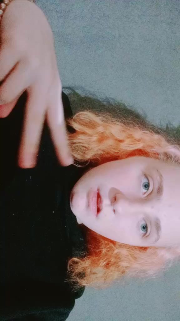 @HAYLEY IS MY BSF 💜