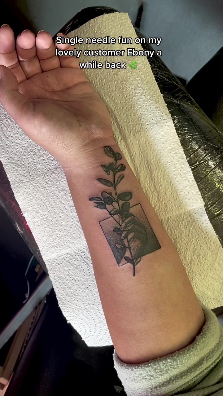 @Lowri Elizabeth Tattoo