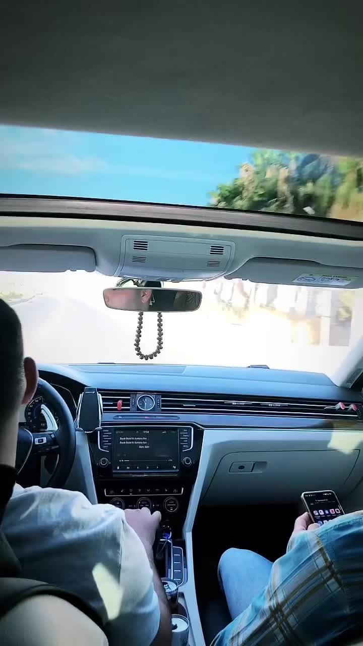 @🦍