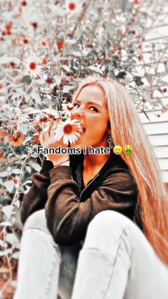 @Sunrae! -🥥🌴🌸-
