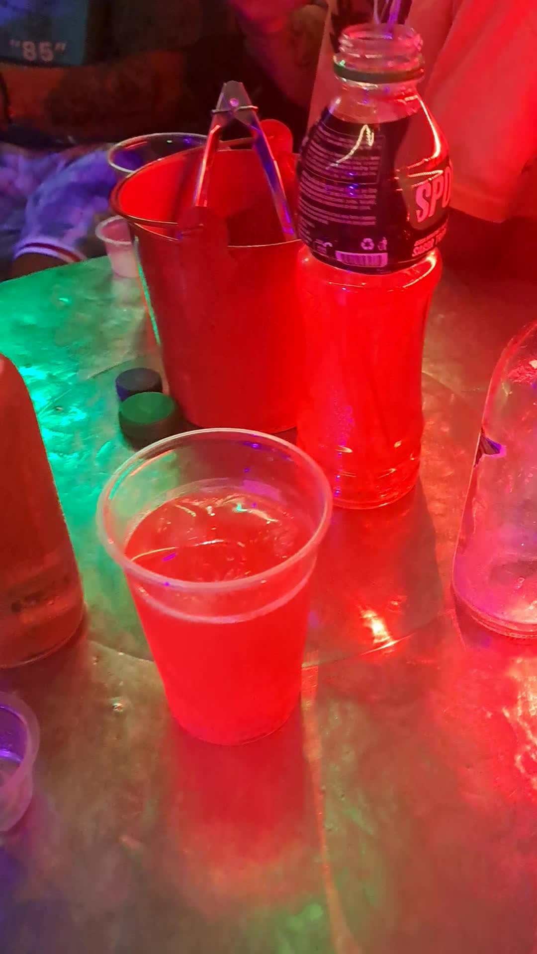 @Gómez