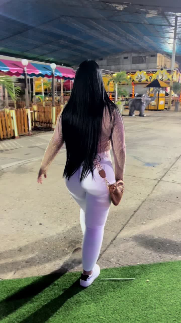 @Gina González
