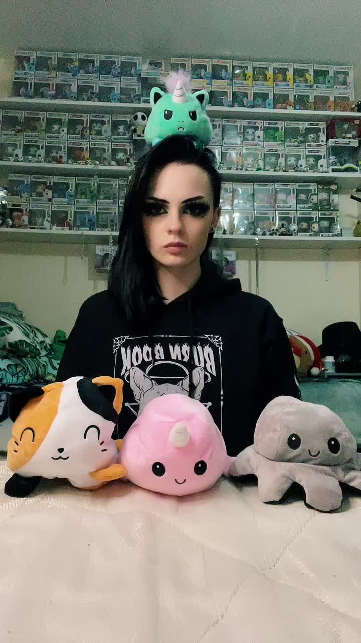 @Beth 🖤🕷️