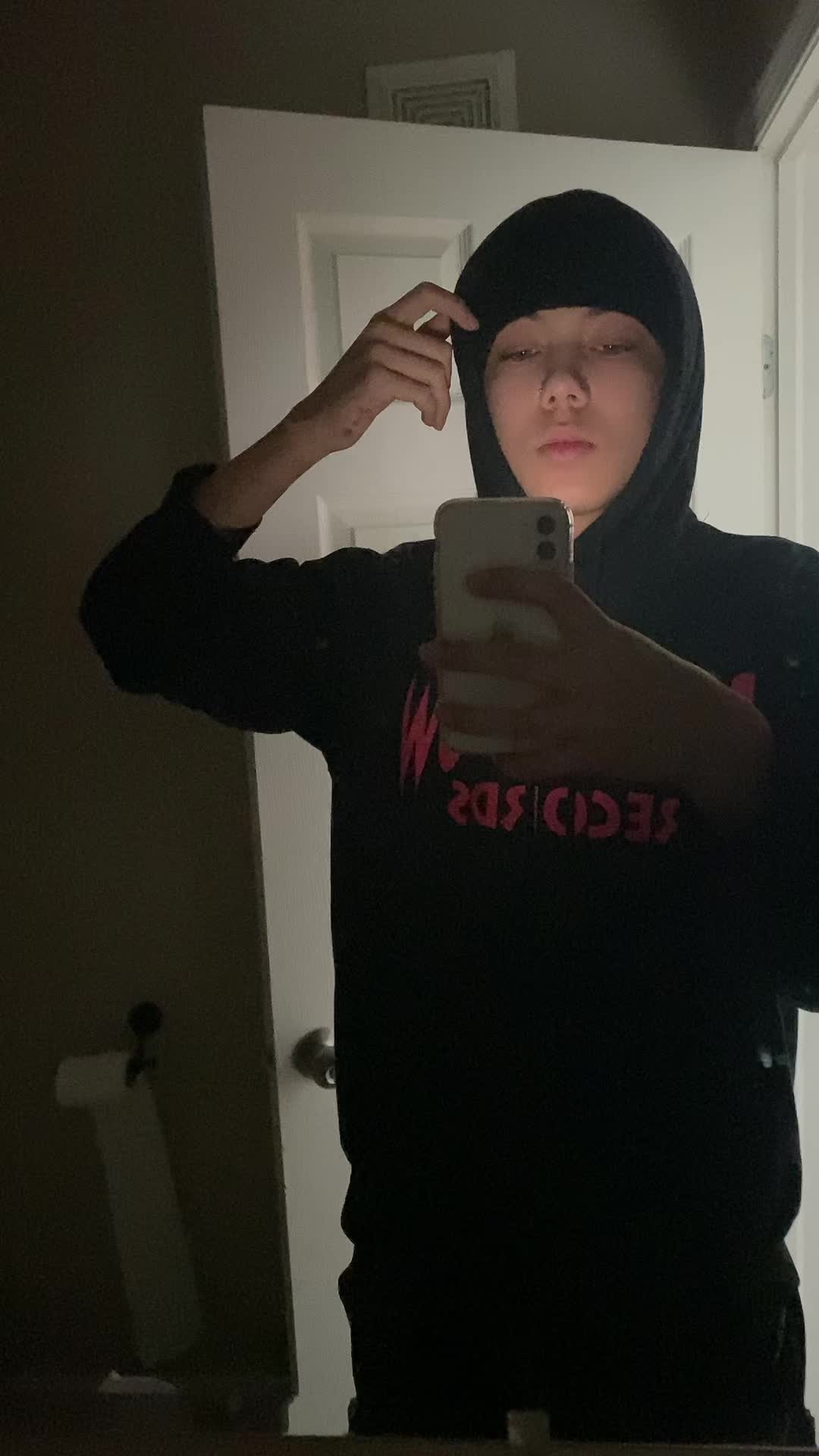 @🖤