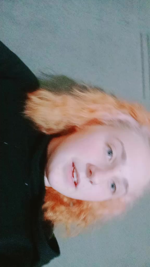 @HAYLEY IS MY BSF 💜