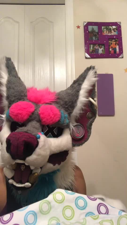 @scared_pink_purple