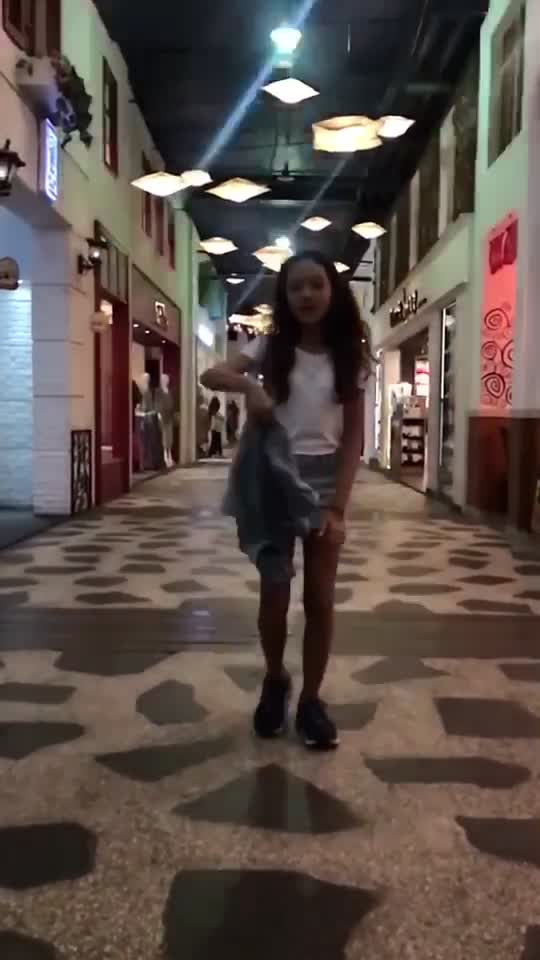 @KaylaSofia