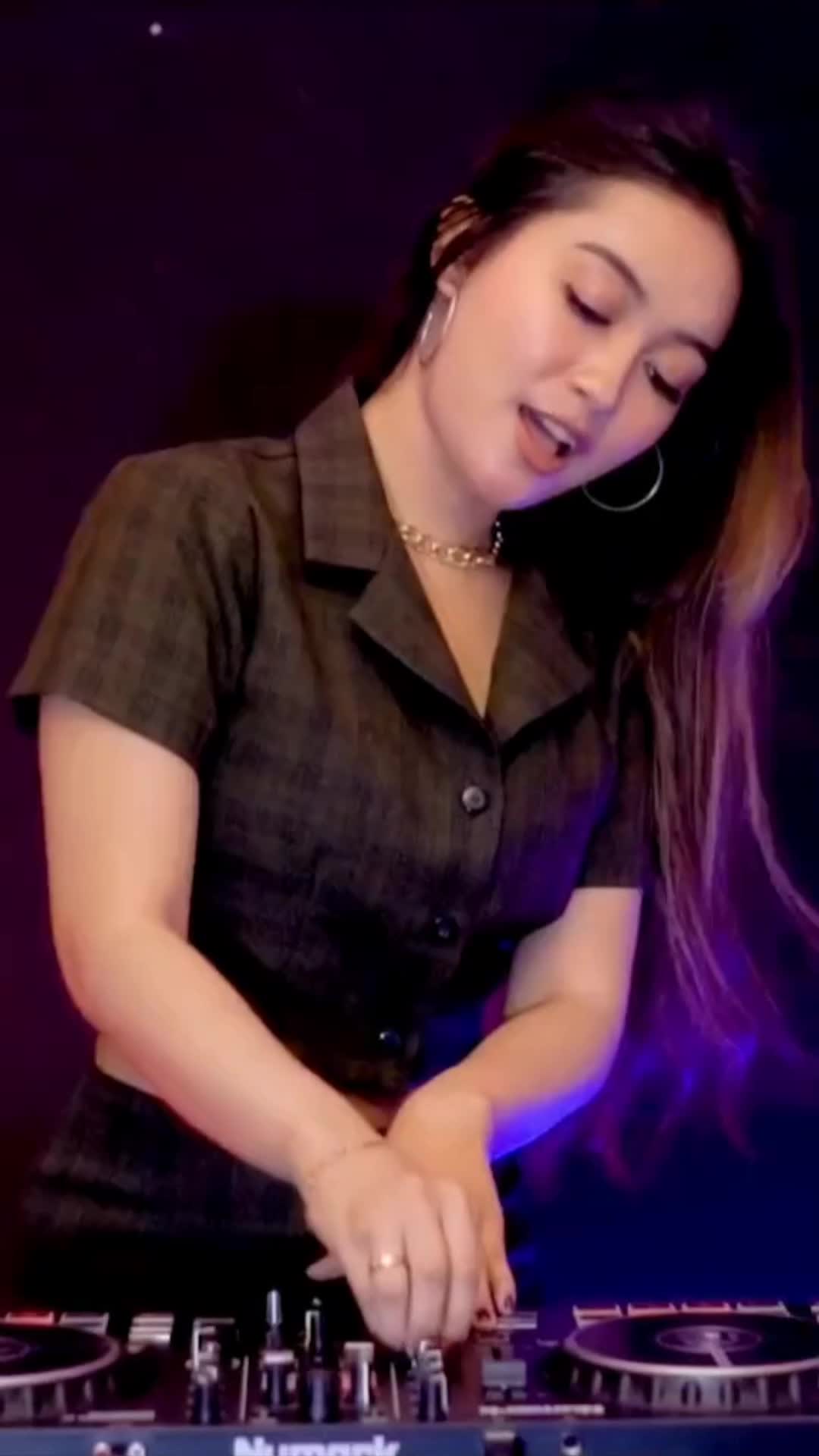 @๐
๐
๐
๐
ข๐
ฃ๐
๐
~๐
.๐
.๐
