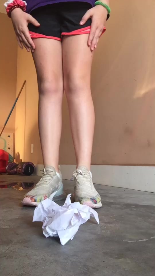 @Feet crushing 💕