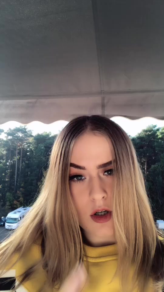 @Laura Jolie