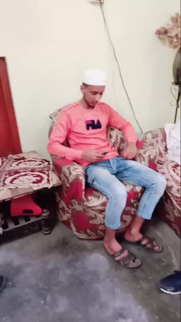 @MrZeeshu