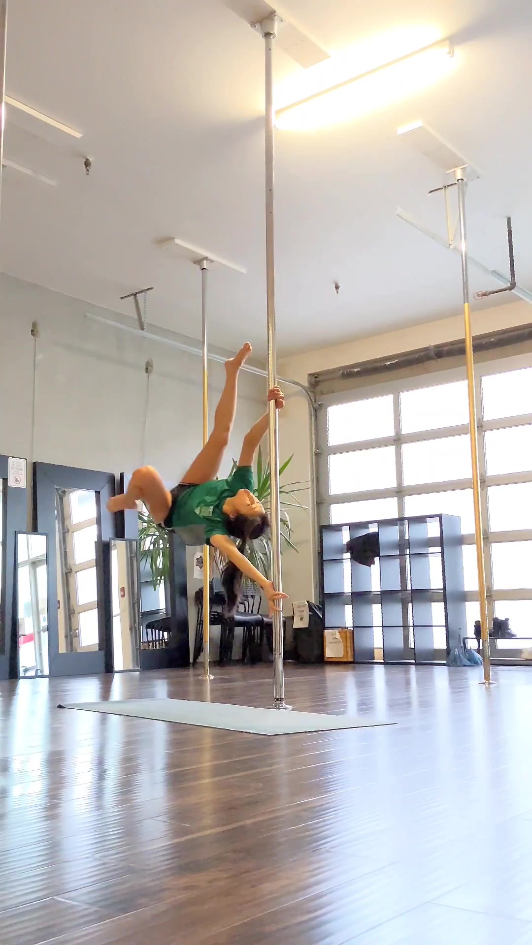 @Mari | Pole Dancer