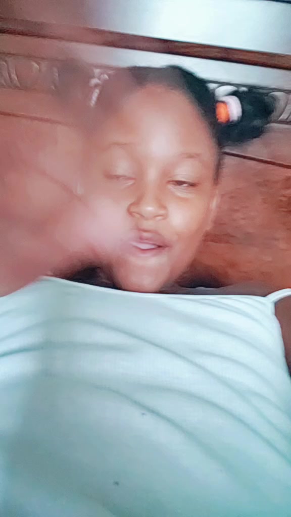 @long tounge girl😋
