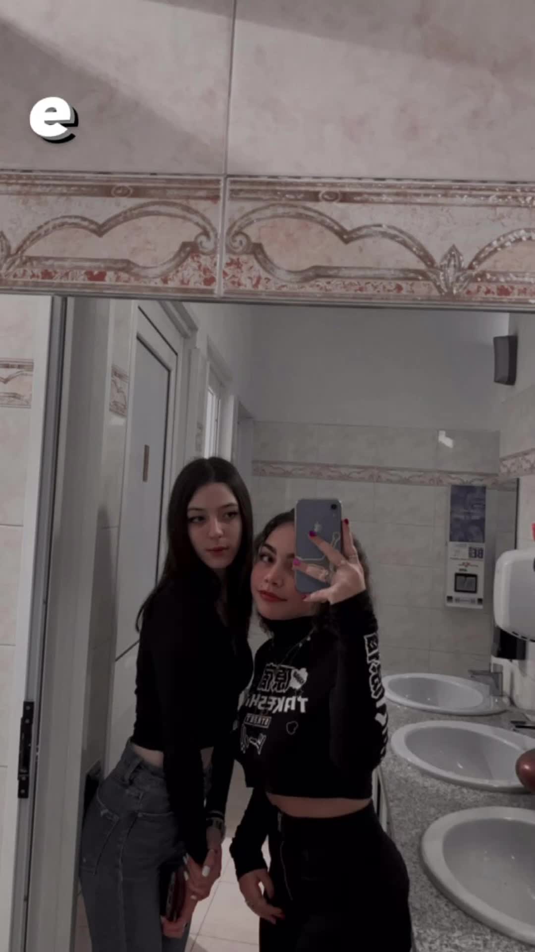 @🦋🦋