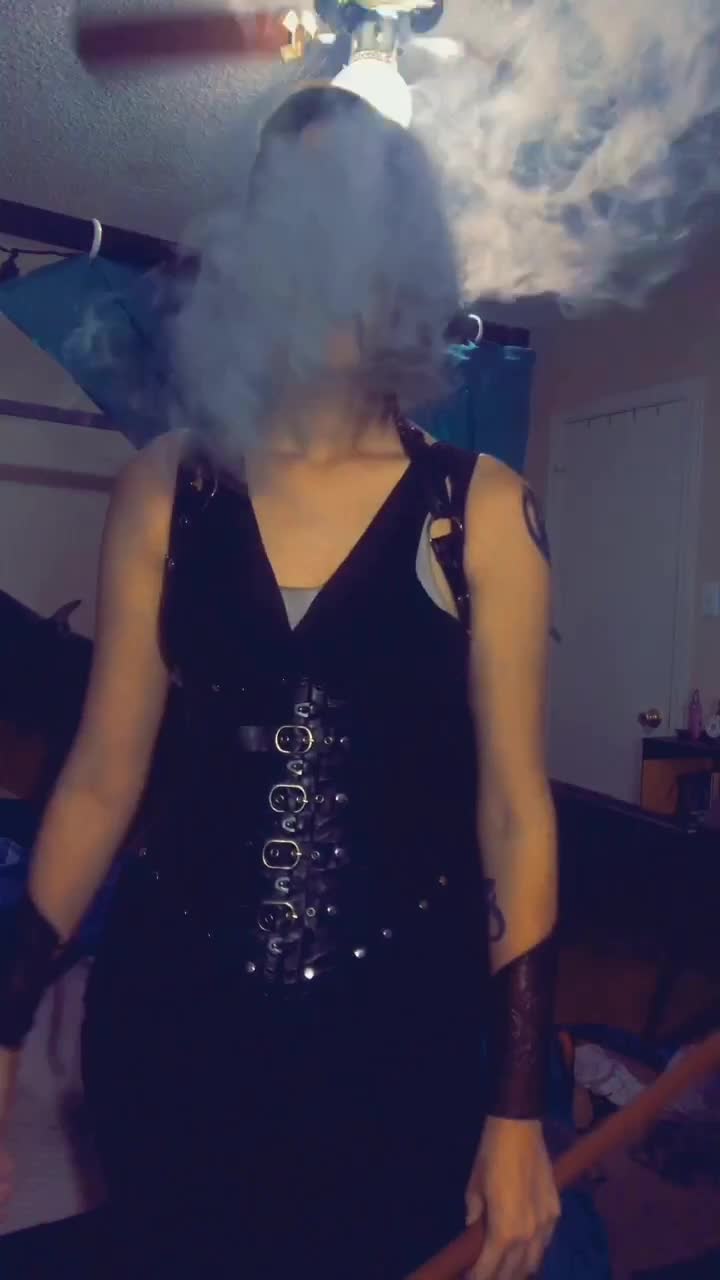 @AlexLynnVape