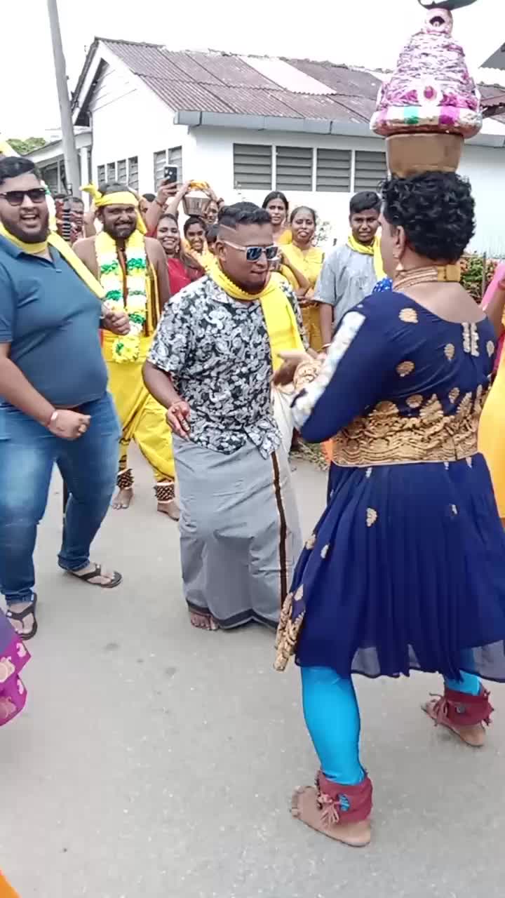 @Gayathiri_Thevar