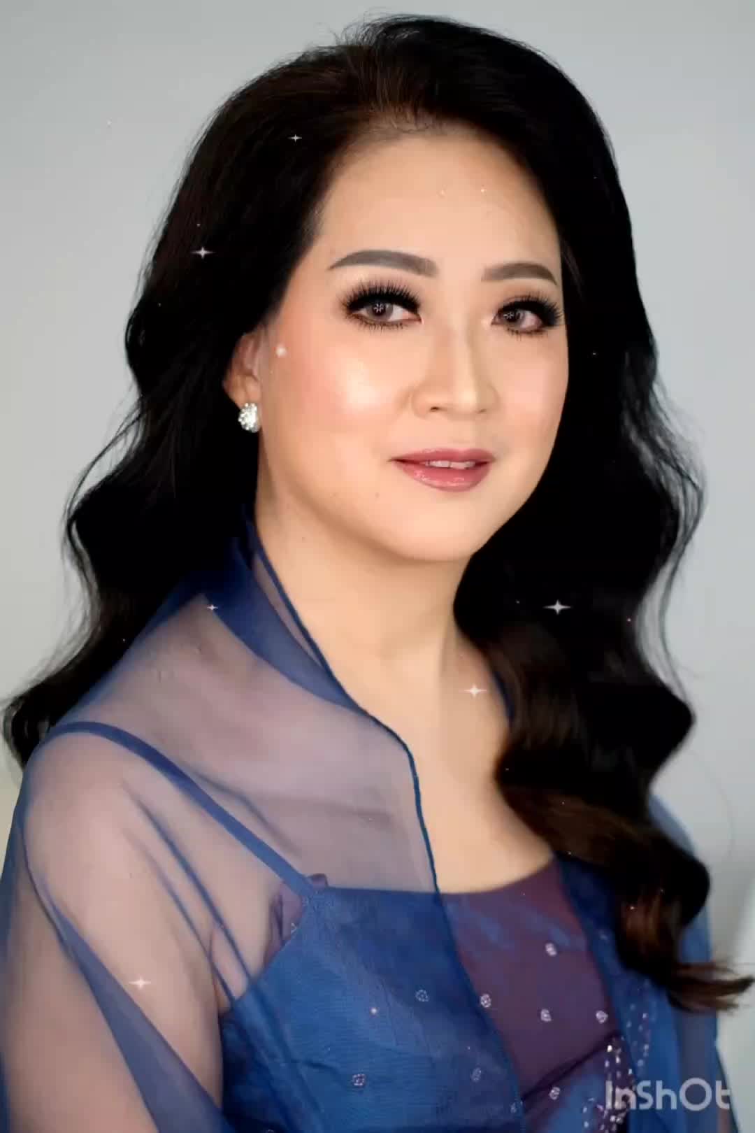 @Model Mama Mature Makeup💫
