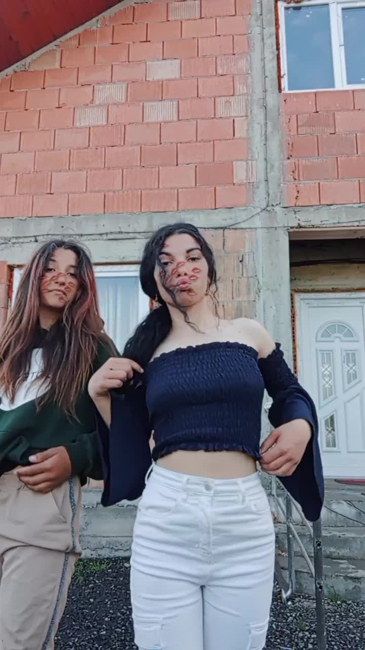 @Daniela🎭