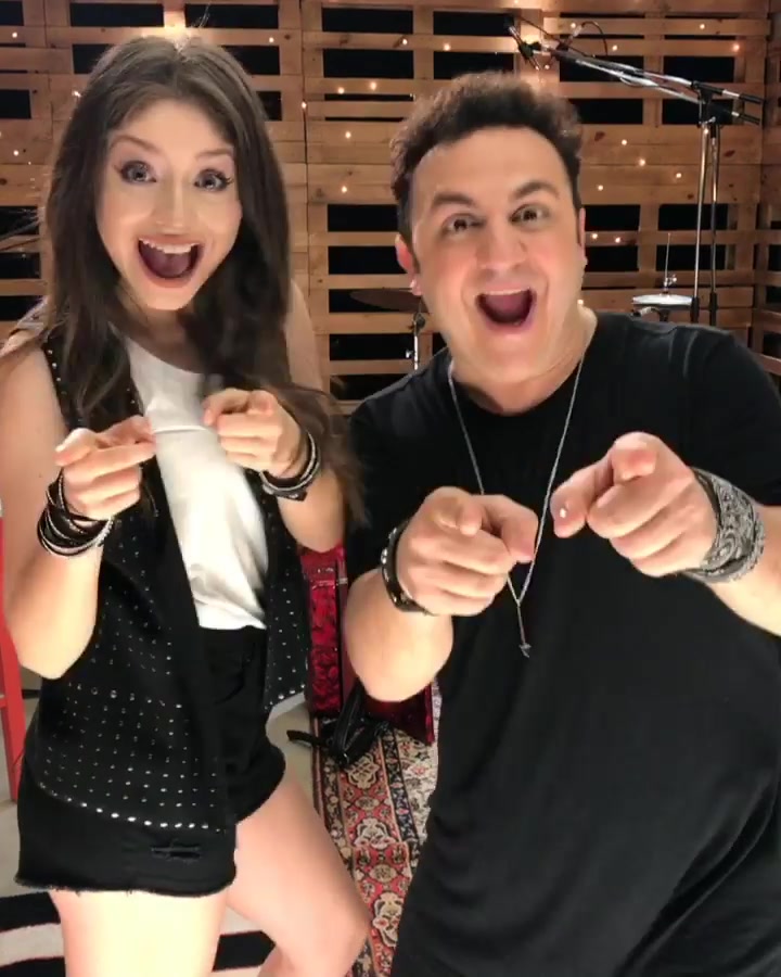 @Karol Sevilla🌙
