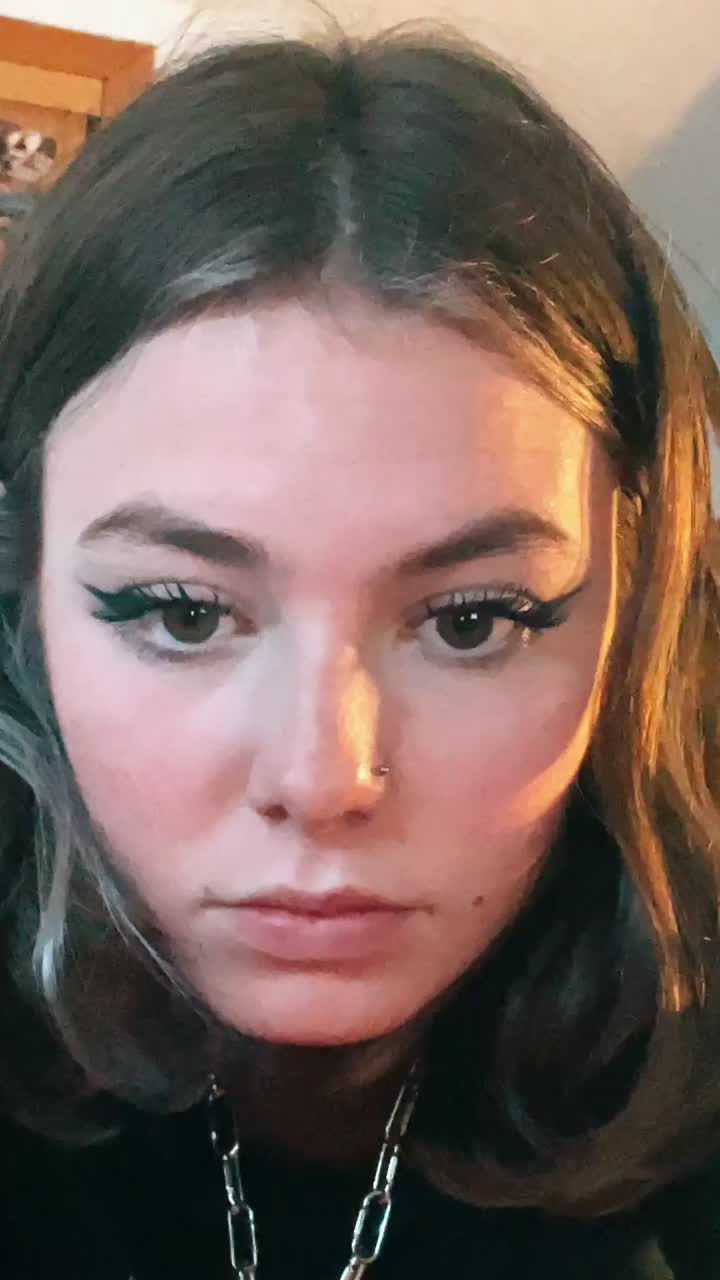 @Claudia García y Rurru😬💚