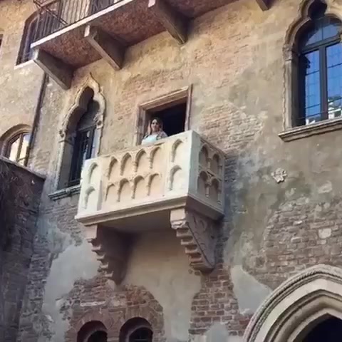 @Elisagram95