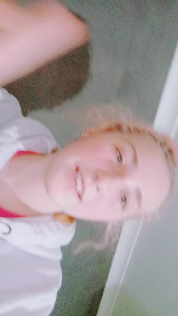 @HAYLEY IS MY BSF 💜