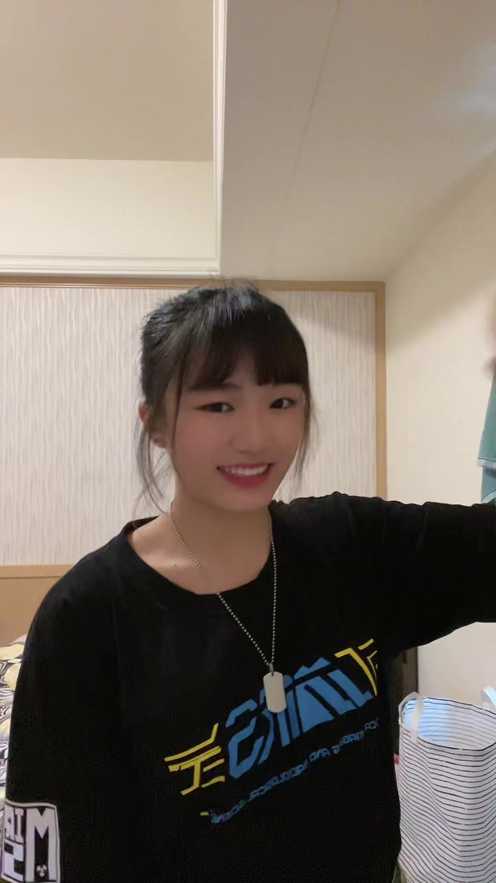 @被咬一口的衣服