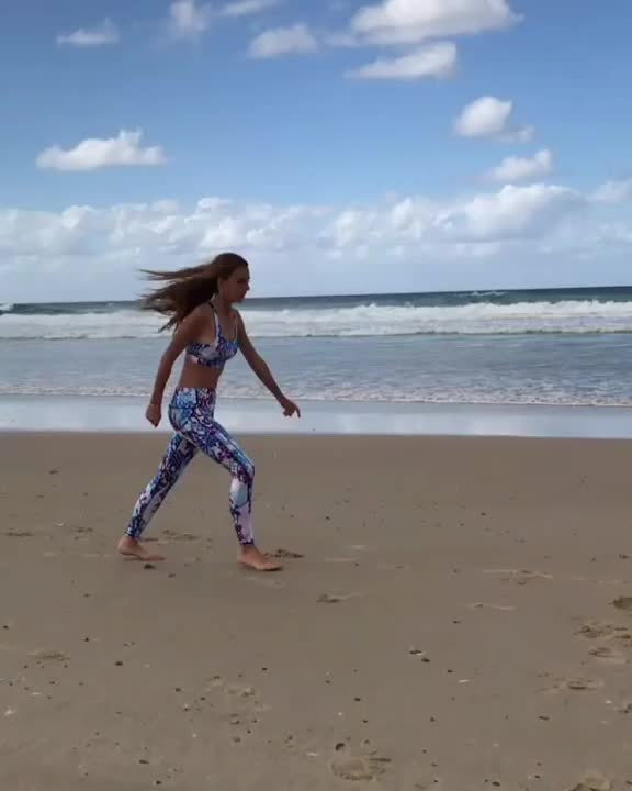 @Fanpage Emily Feld