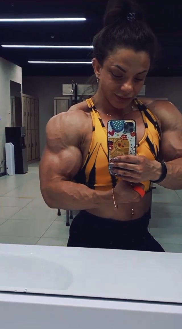 @MuscleGirlHub