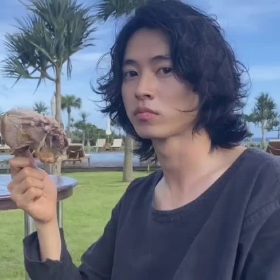 @><