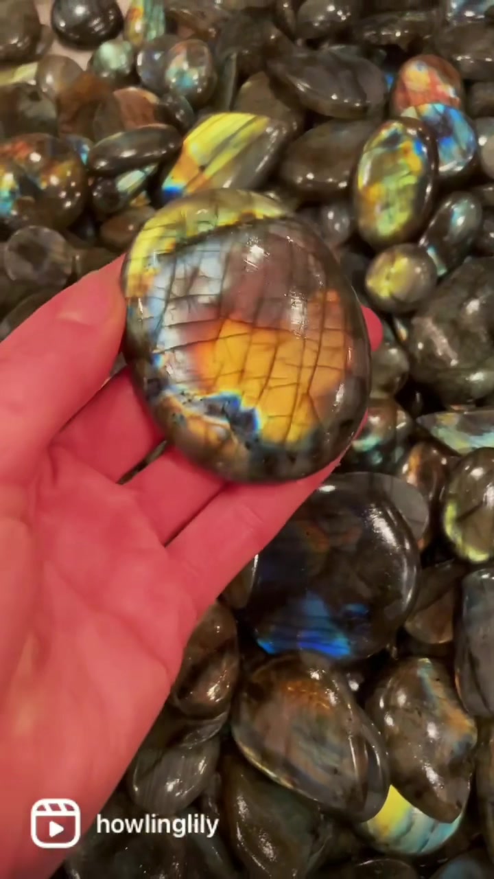@HowlingLilyJewelry
