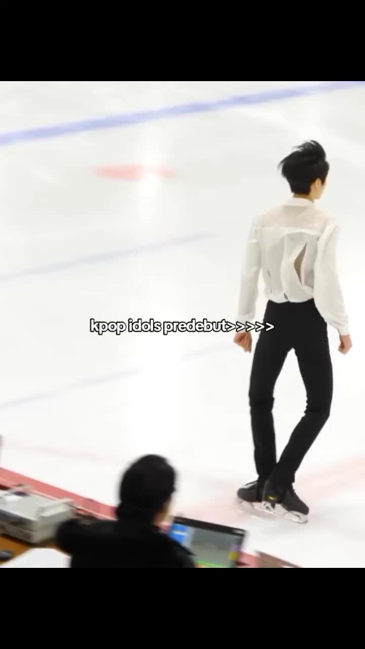 @吴 𝘢𝘭𝘰𝘯𝘦 in 𝘸𝘪𝘯𝘵𝘦𝘳 ⬟
