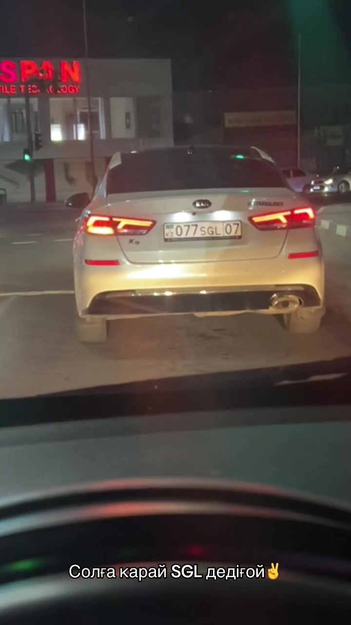 @🦊