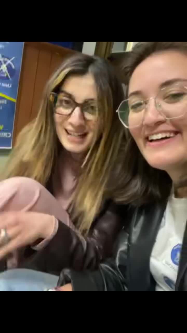 @__vikyishere__