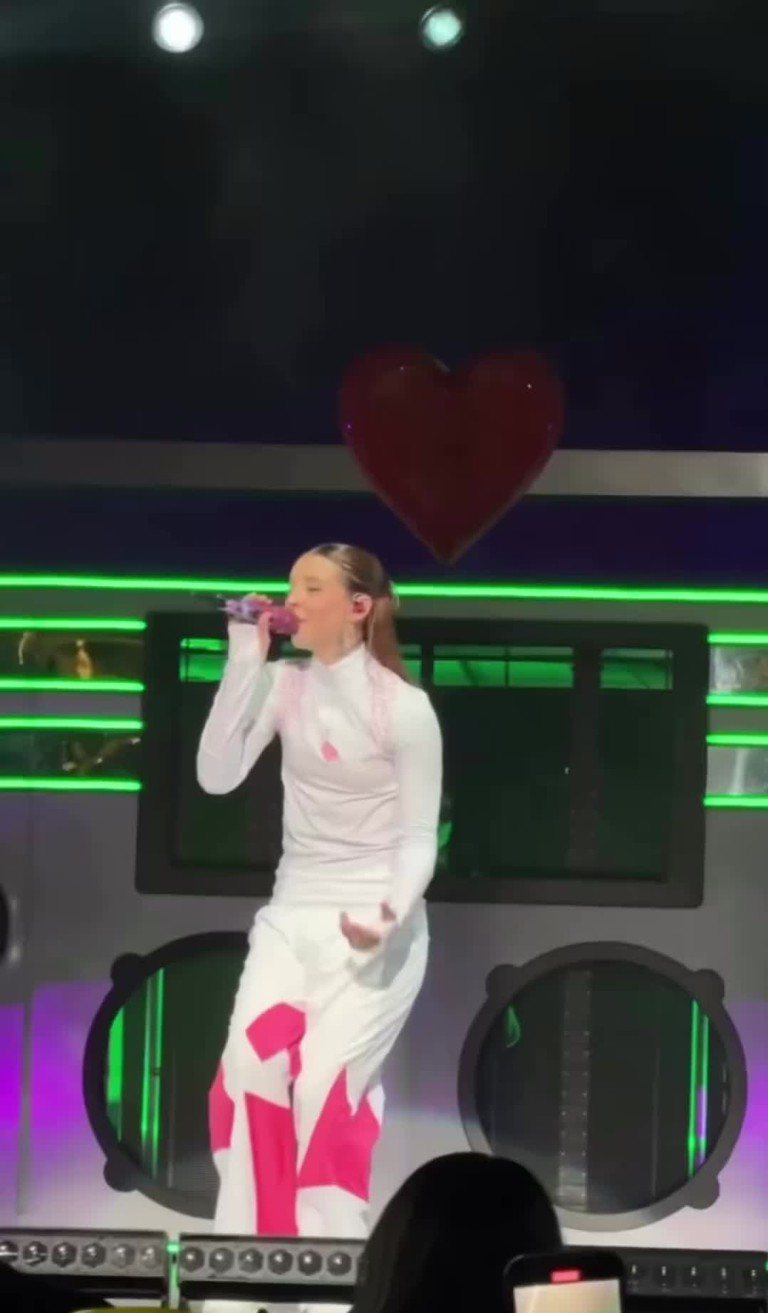 @youngmikoficial