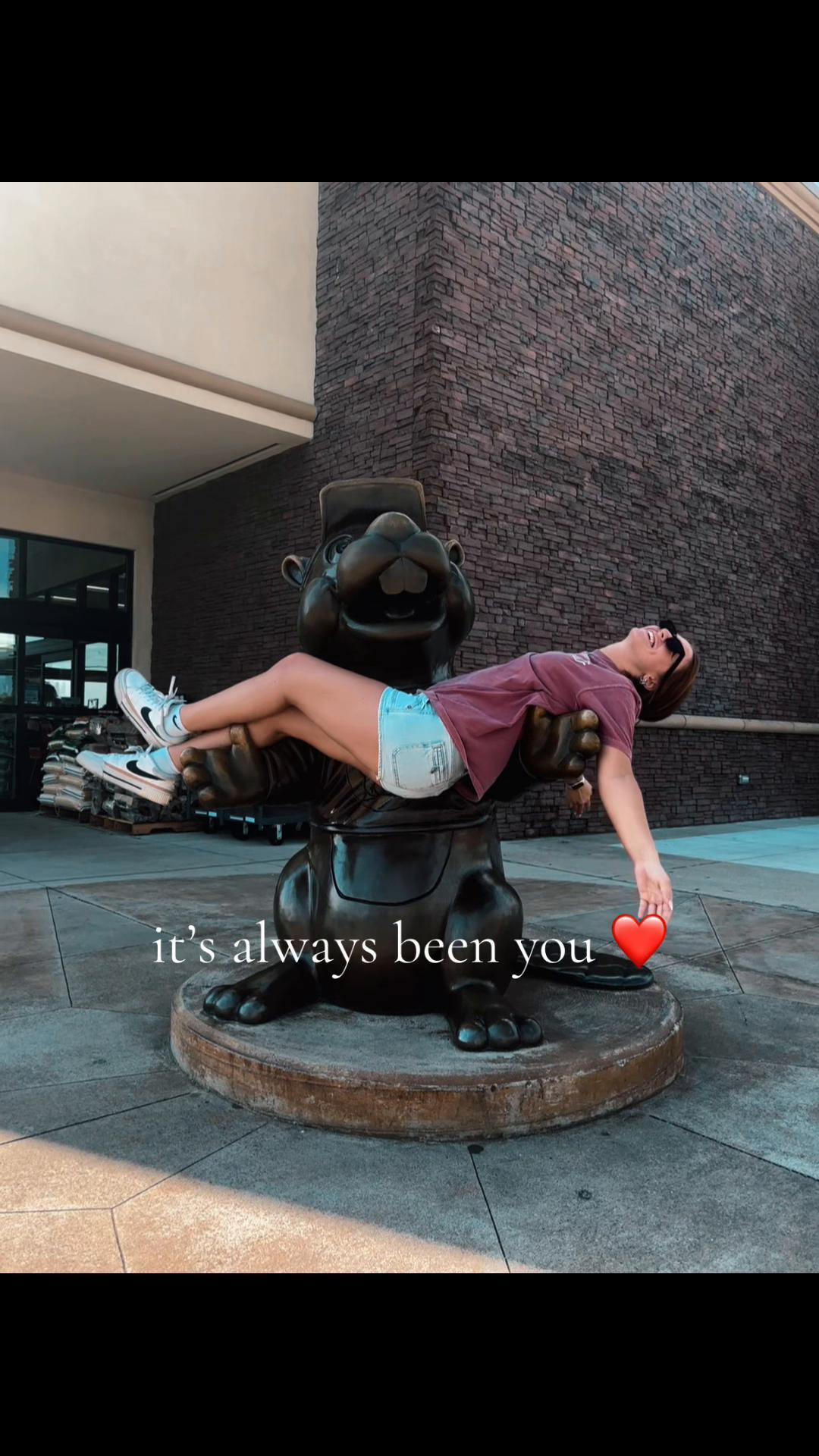 @carly 🧍🏼&zwj;♀️