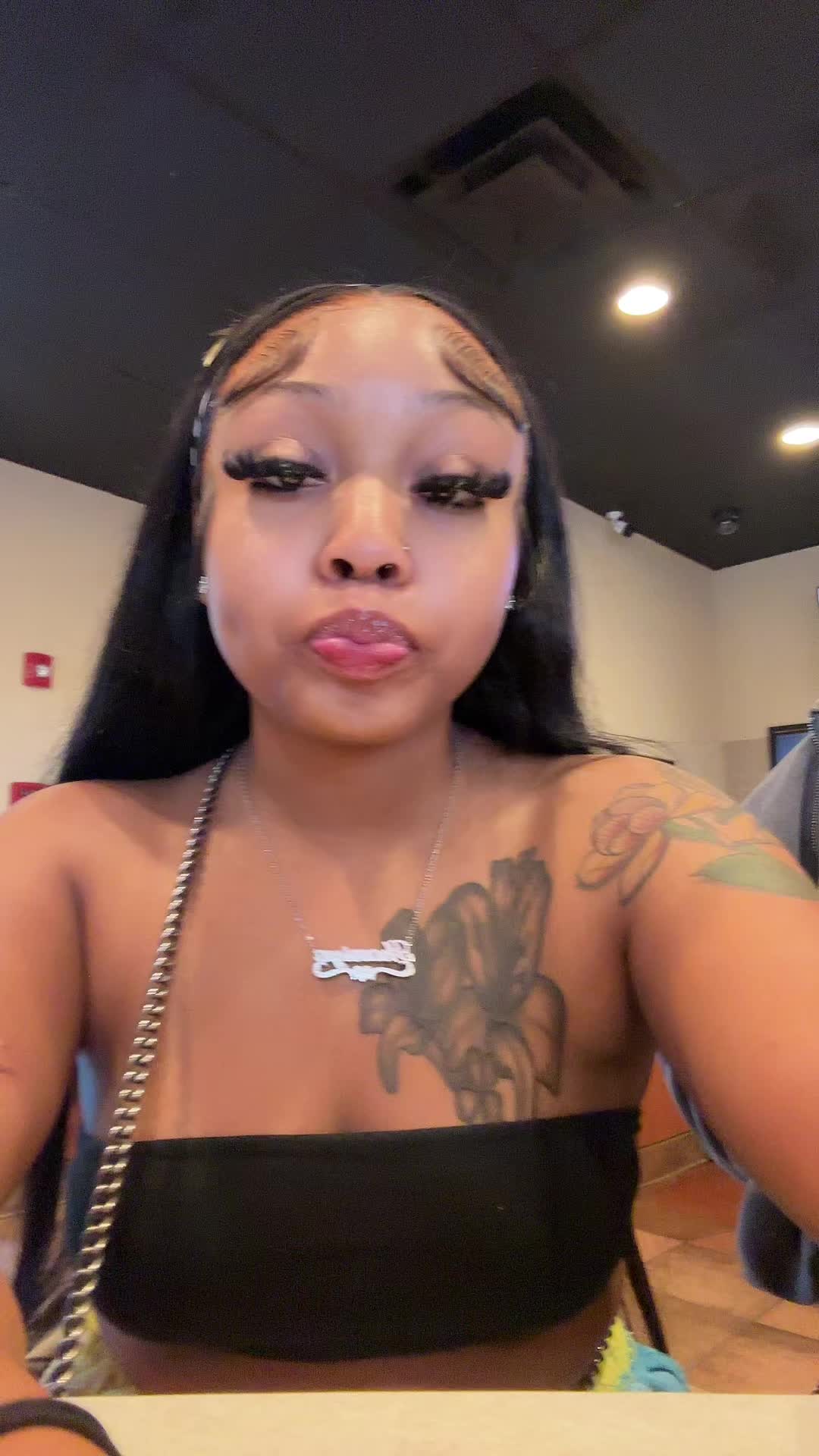 @shaniya janai